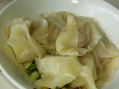 豆瓣抄手（料在下面未拌料的样子）-新繁牛肉豆花(都江堰店)
