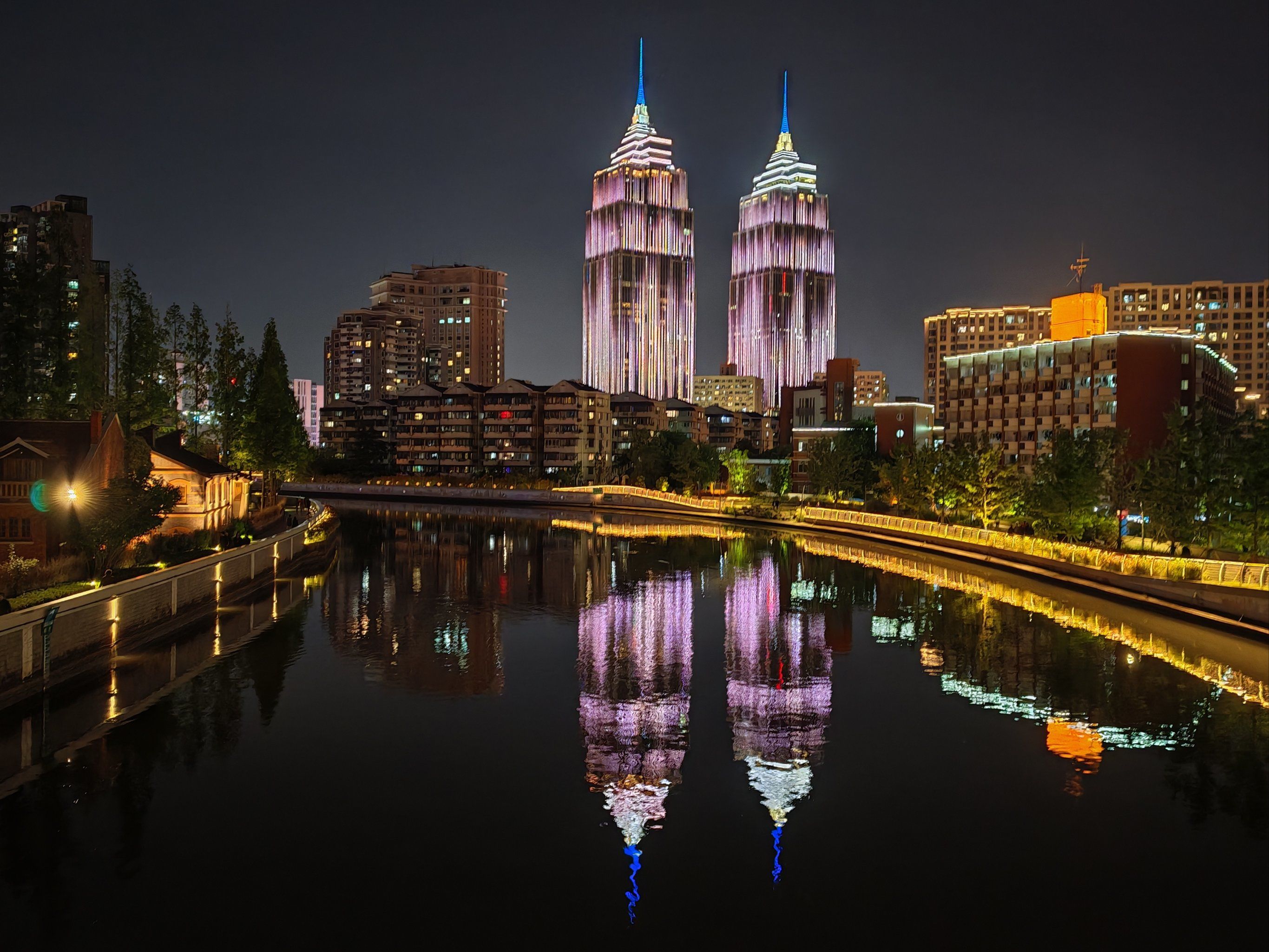 上海环球港,这座矗立于繁华都市中的商业巨