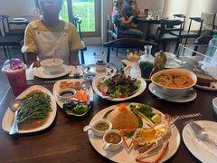 -Chom Cafe and Restaurant