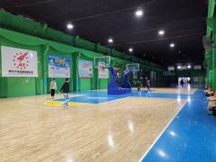 -健龙森俱乐部·游泳·健身·羽毛球综合体育馆