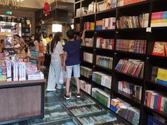 -钟书阁(松江泰晤士小镇店)