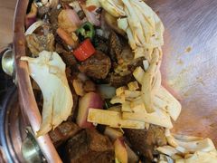 单层牛腩锅-炉小二铜锅牛蛙•川湘菜(三里屯店)