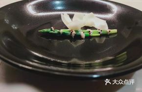 Asparagus and Lily Bulb Stir-fry