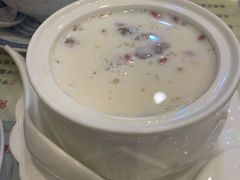 冰糖雪耳桃胶奶-广信牛奶甜品世家(台东店)