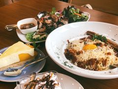 -Chom Cafe and Restaurant