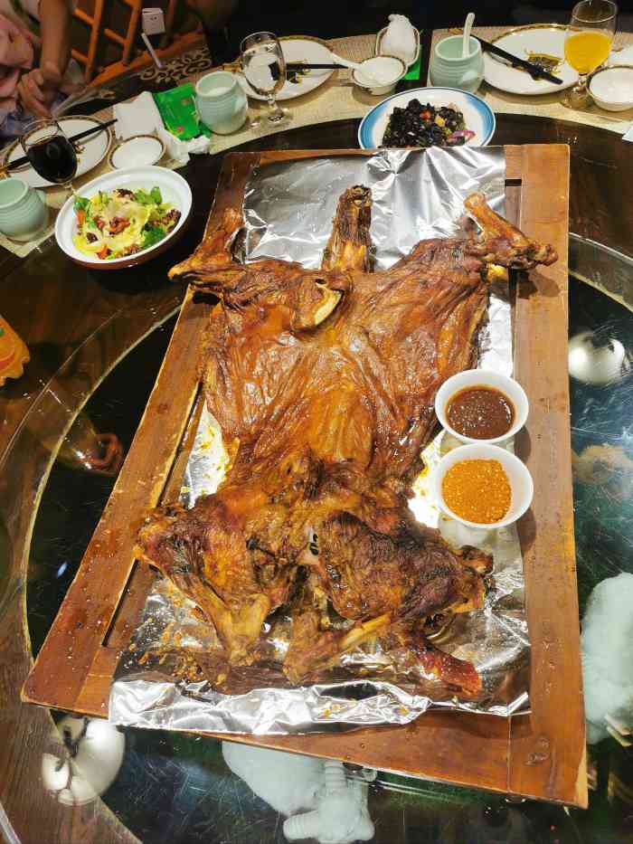 环境不错带娃可以在院子里溜达溜达或者饭后去朝阳公园玩儿也是不错的