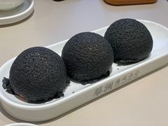 黑金叉烧梅菜酥皮包-蔡澜点心·粤菜(万菱汇店)