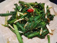盘烤韭菜-何师烧烤Pro ·江湖川菜·小龙虾·精酿(太古里旗舰店)