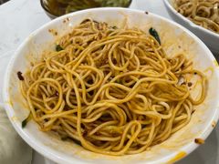 特色鸡丝凉面-李与白包子铺(桐梓林店)
