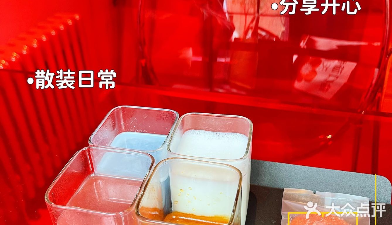 这红红火火的咖啡店是不是很辣眼！