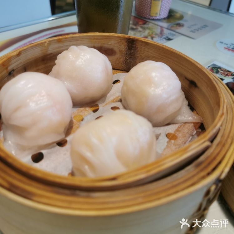 上个月吃过吴系以后，一直对鸡爪念念不忘，这次又跟闺蜜