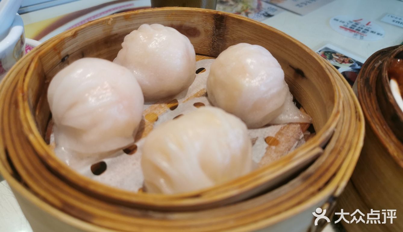 上个月吃过吴系以后，一直对鸡爪念念不忘，这次又跟闺蜜