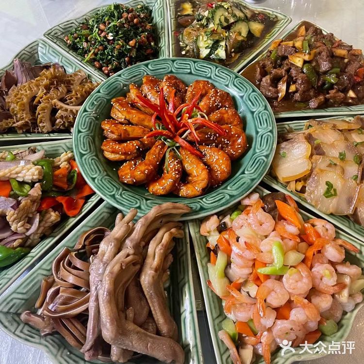 这是我家的年夜饭，兔年大吉[礼物]