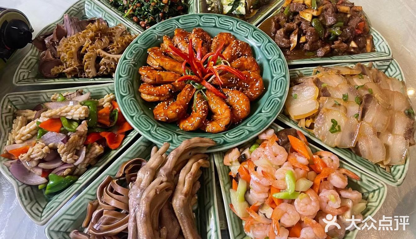 这是我家的年夜饭，兔年大吉[礼物]