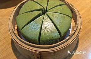 Mugwort Scented Steamed Rice Cake
