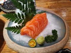 三文鱼厚切刺身-千羽鹤海鲜居酒屋Bistro(大望路店)