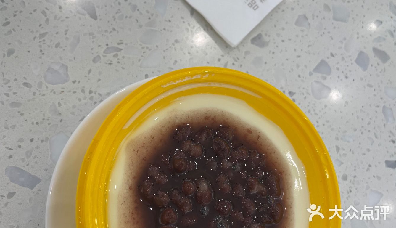 作为甜品控，没次吃到这些都很开心。这家店在凯德地下二层