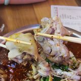 关键是他们家量大！两个女孩子都吃不完！米饭很香！