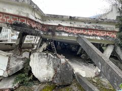 -四川汶川特大地震漩口中学遗址