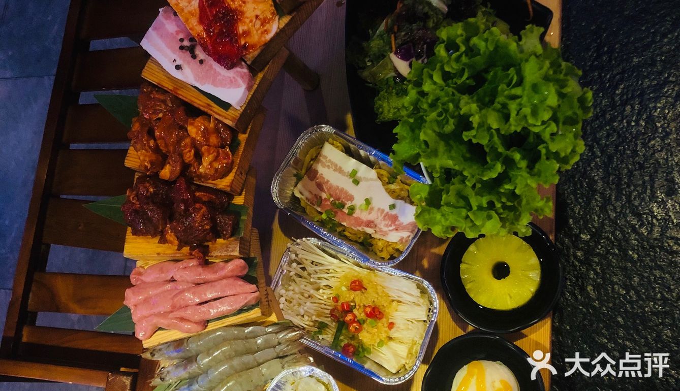 位置：很方便，导航很准确，停车位也多 我们从双龙峡下