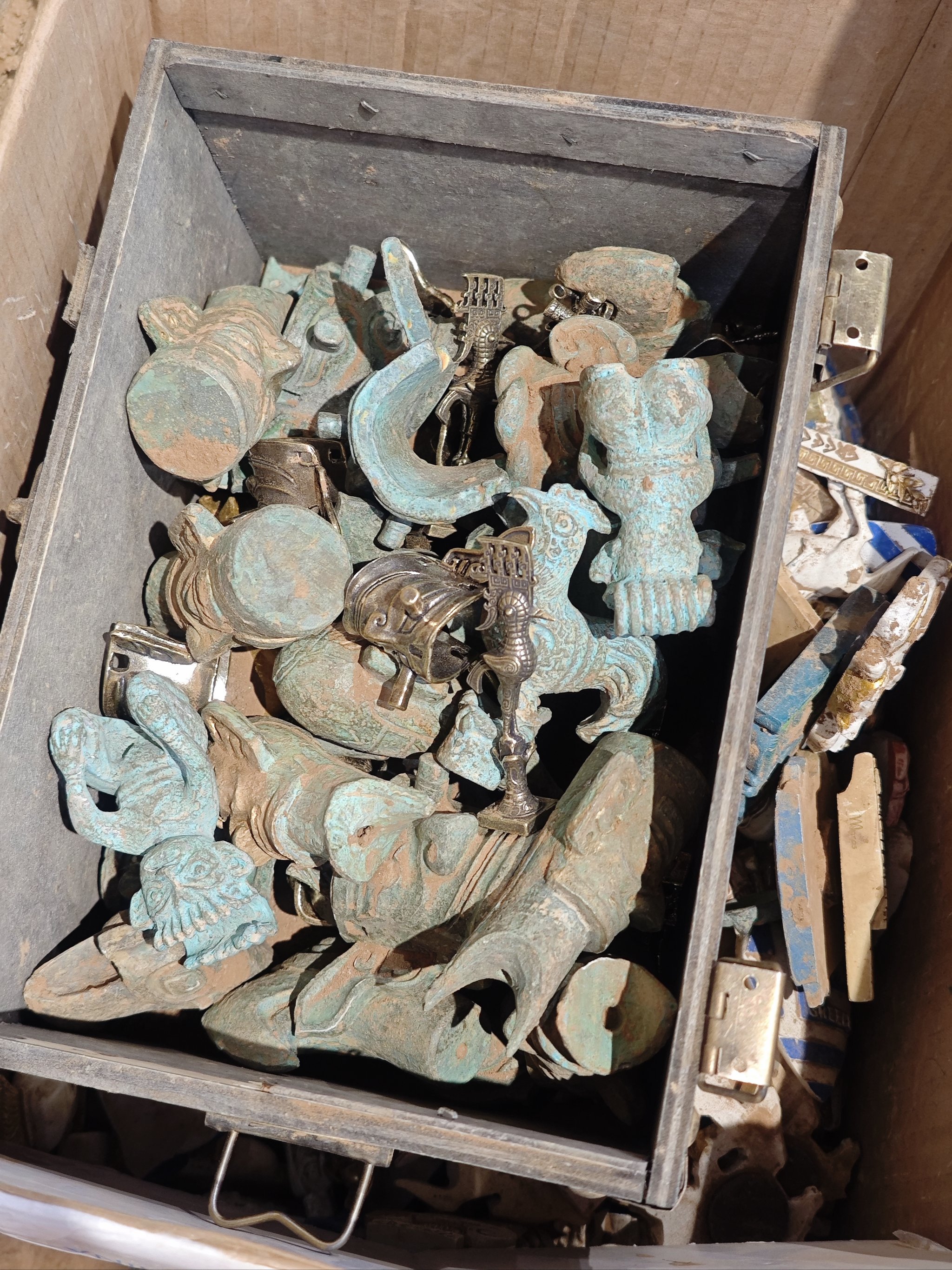 首博这个挖掘场有点像工兵排雷现场😂