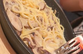 Creamy Mushroom Bacon Pasta Pot