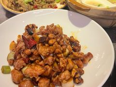 宫保桃仁鸡丁-闫府私房菜·百年鲁菜(恒隆店)