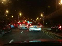 -虹桥火车站-停车场