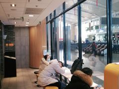 等位区-麦当劳(吉林站13检票口对面)