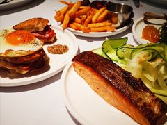 周末早午餐香煎新西兰三文鱼-壳里西餐厅Coquille Seafood Bistro(蒙自路店)