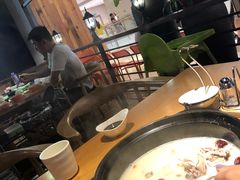 -洪氏嗨捞·广东猪肚鸡·椰子鸡火锅(西咸万象城店)