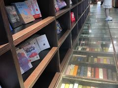 -钟书阁(松江泰晤士小镇店)