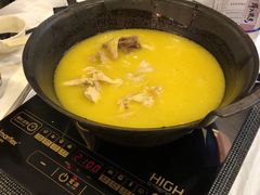 -鲜入围煮花胶鸡海鲜火锅