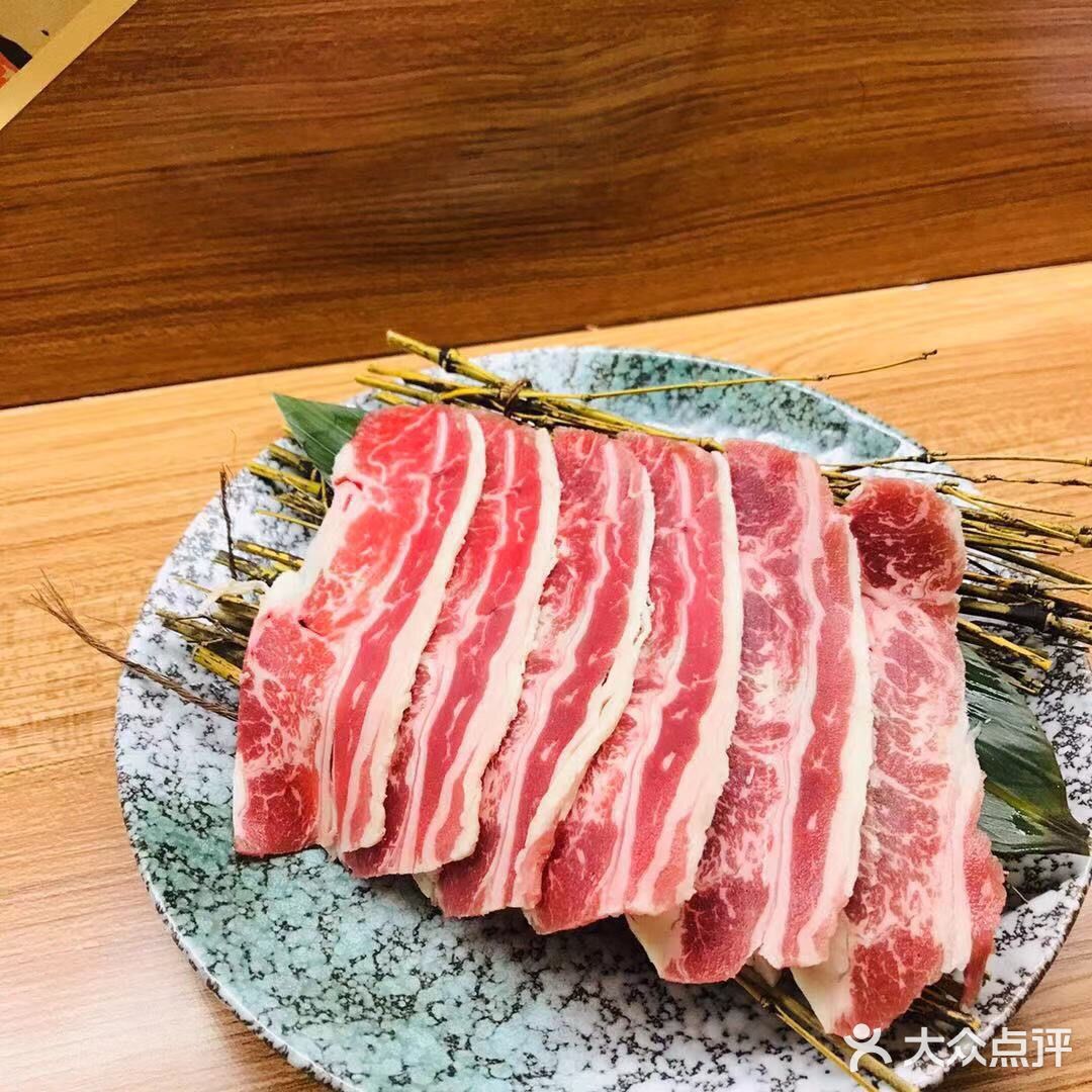 学校附近新开的一间日料店