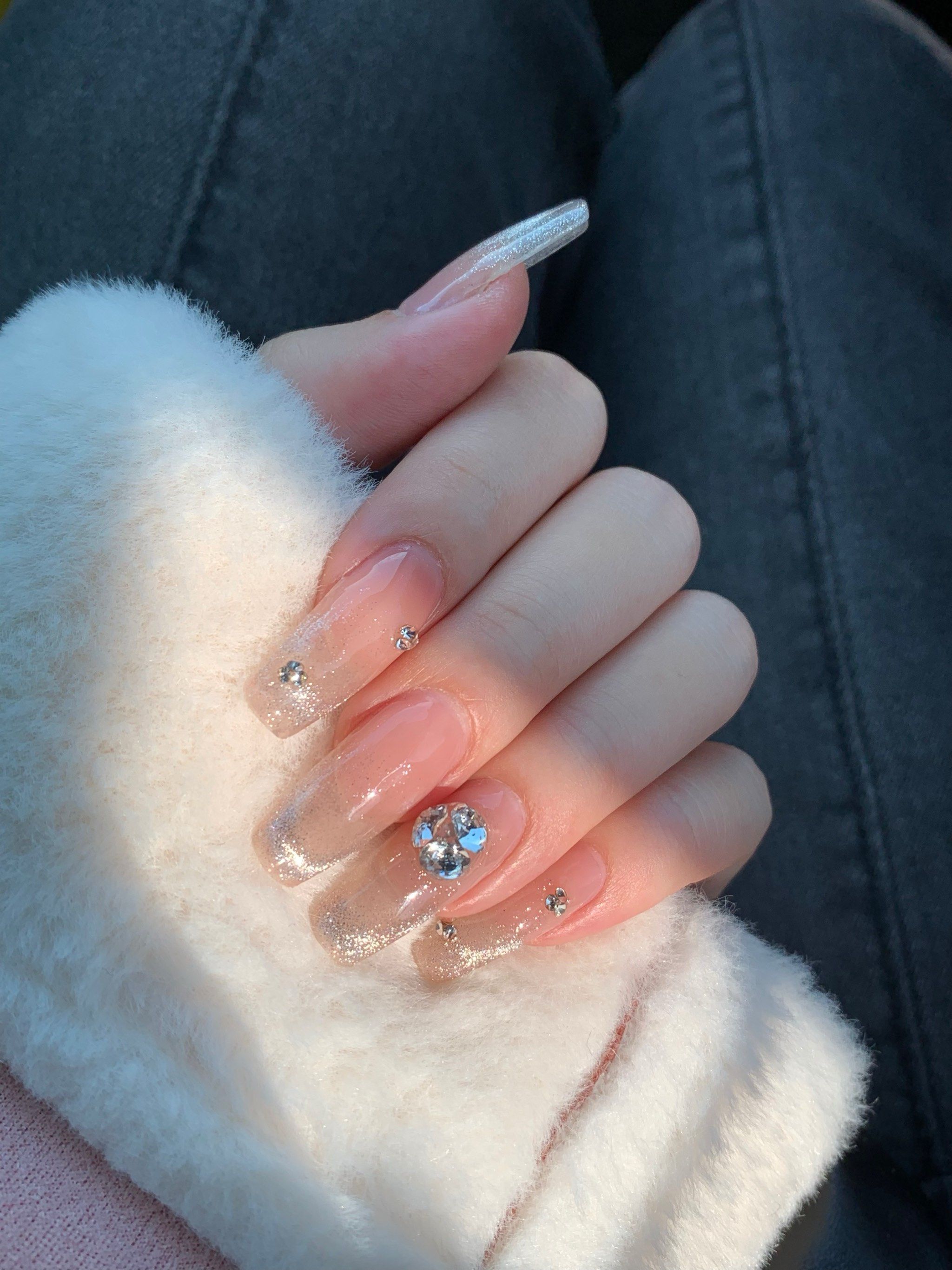 新做的指甲好闪亮✨