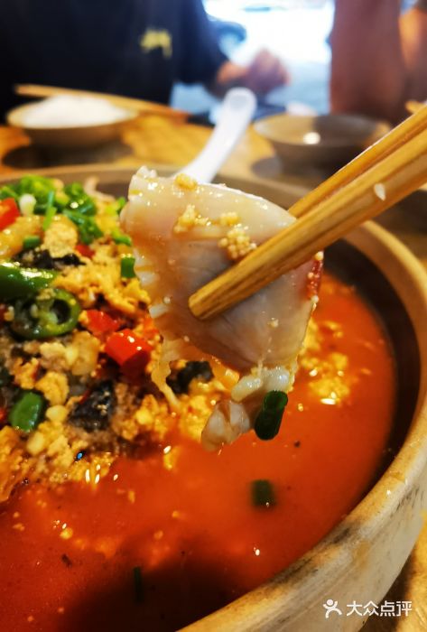 湘聚南县土菜馆(龙山二路店)鱼籽鱼泡火锅图片