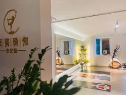 -闺蜜瑜伽·普拉提女性塑形馆