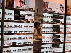 -LensCrafters亮视点·OAKLEY精选(静安嘉里中心店)