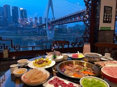 -小天鹅火锅·一线江景洪鼎旗舰店(洪崖洞店)