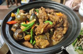 Snail and Chicken Claw Stir-fry