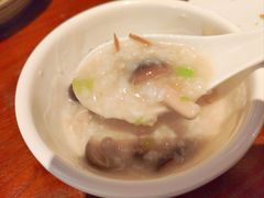 窩蛋牛肉珍菌粥-南拳十三姨·潮汕砂锅粥(世纪金源店)