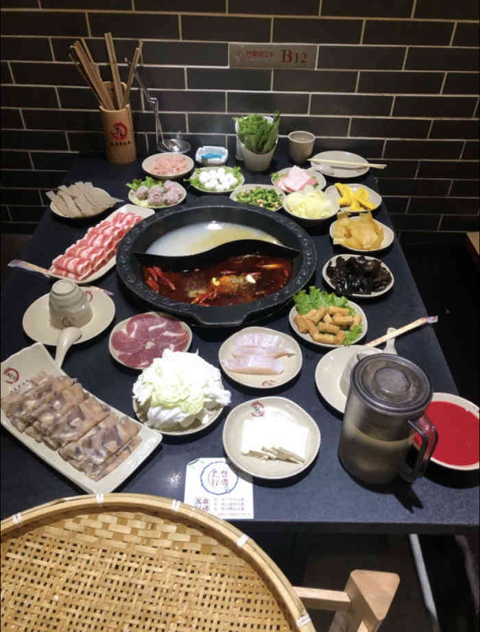 望江龙老火锅(创智园店)-"糟点吐槽:第一,主打重庆火锅的店居然红.