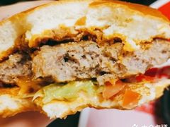 经典肉酱汁汁厚作牛肉汉堡-肯德基(新时代店)