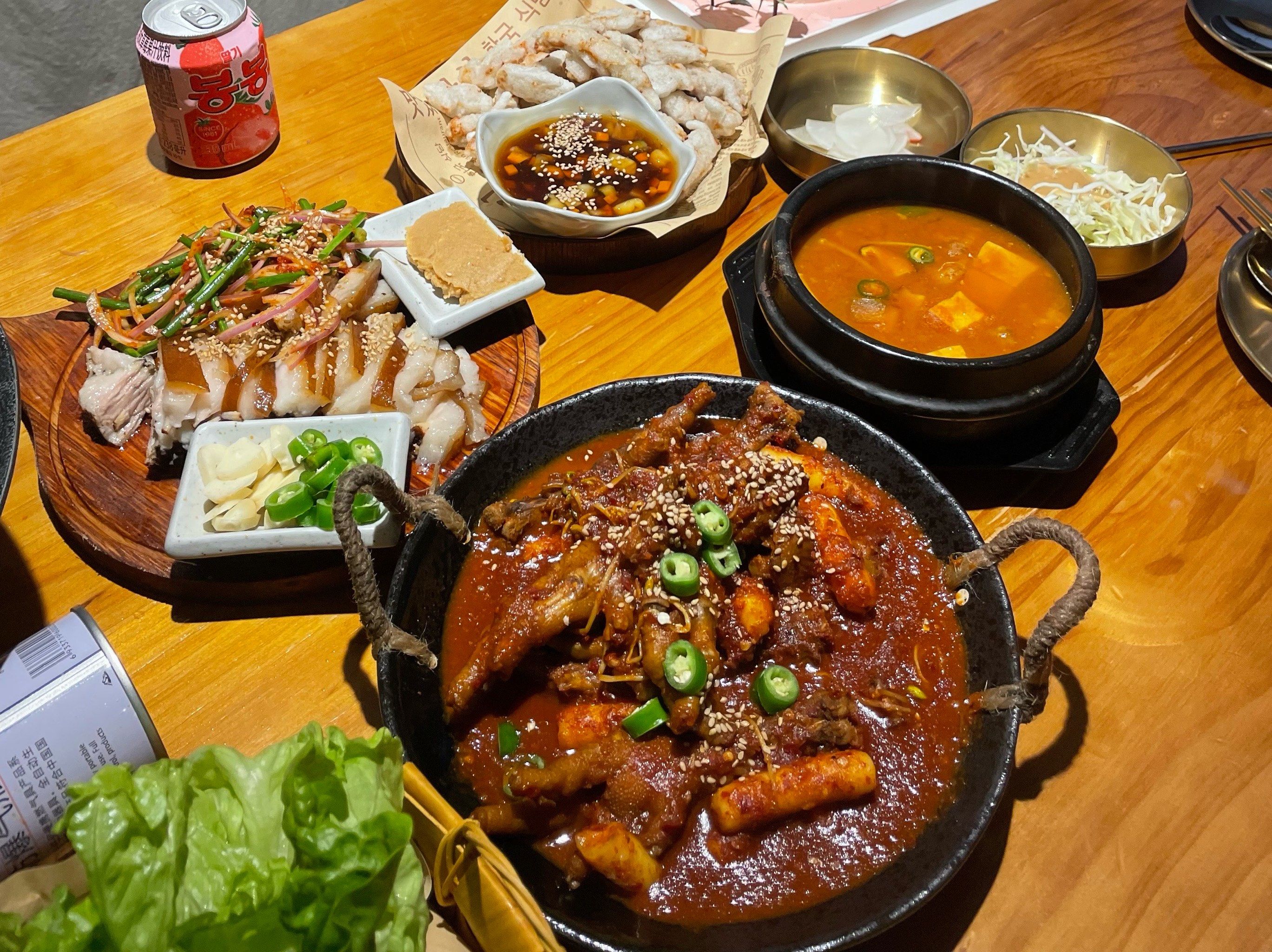 地址就在金鸡岭,东西好吃,主要还可以给你过生日