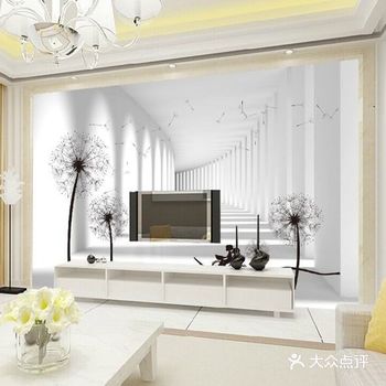 在墙面上根据图案大致的形状贴上胶纸