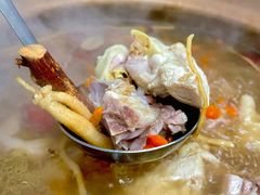 五指毛桃清凉补锅底-威邵鸡煲(西华路总店)