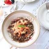 夏日必备的虾仁杂菌凉面，配酸甜汁和麻酱