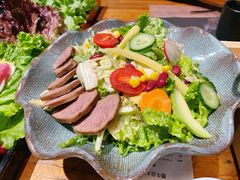 牛舌沙拉-黑牛の店·和牛烧肉(大悦城店)