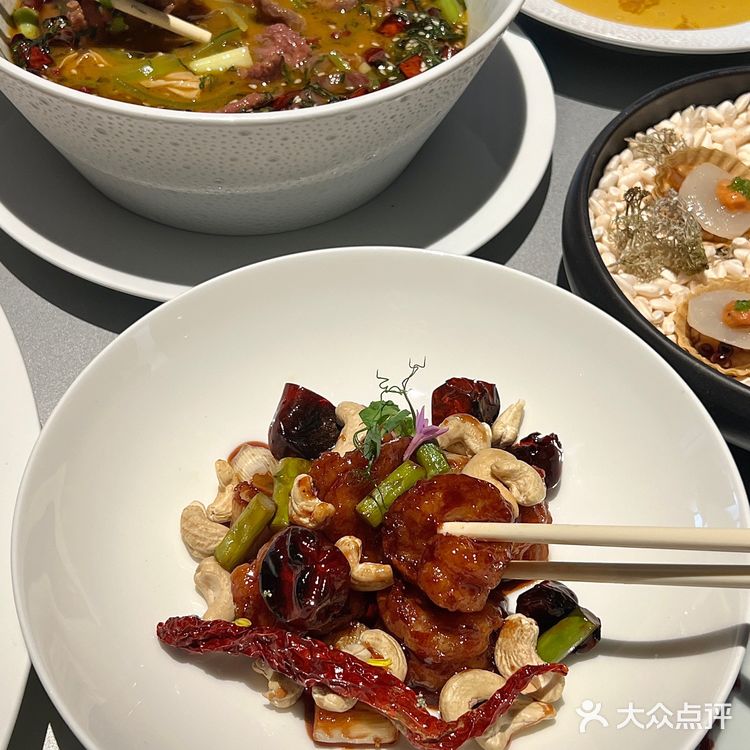 天目里附近的餐饮终于卷起来了. 在天目里外围的大楼里