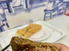 烧饼夹肘子-老磁器口豆汁店(天坛店)